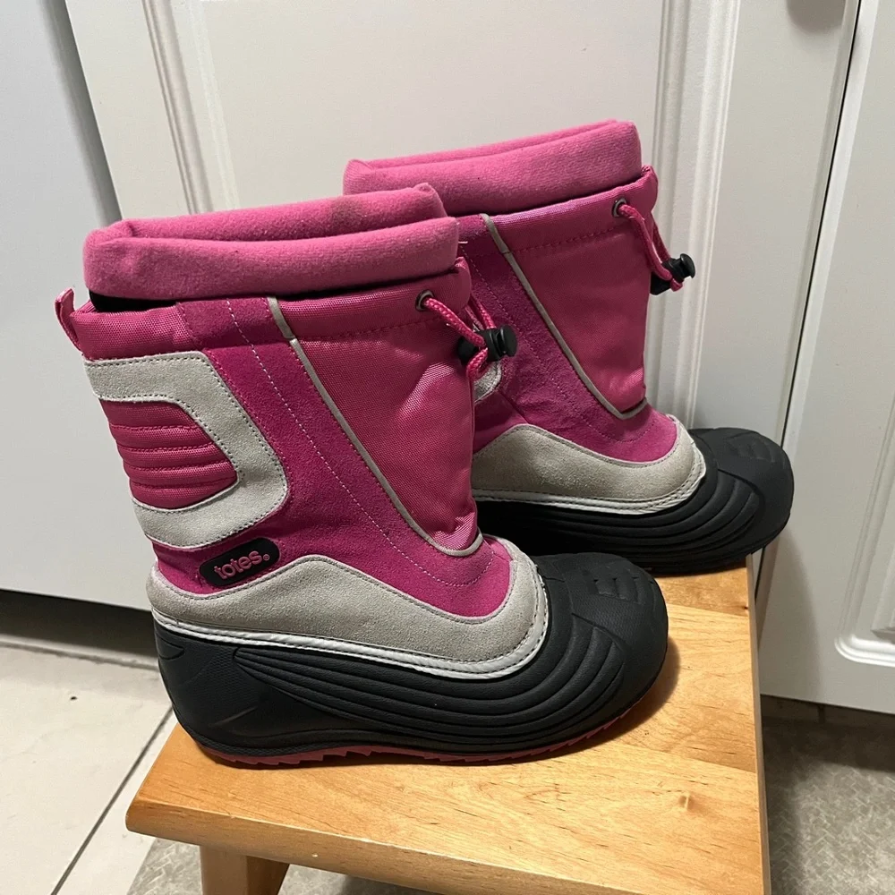 Totes Winter Snow Boots, Size 3M, Black,Gray & Pink